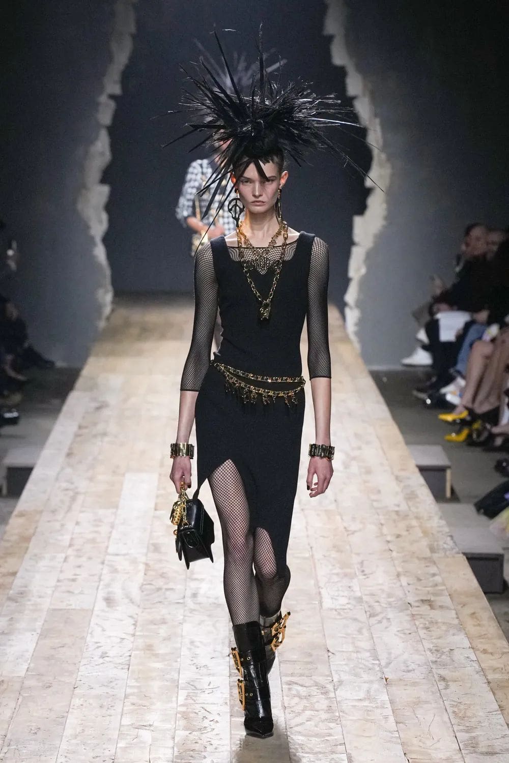 Moschino Outono Inverno 2023 2024 Milão Runway Revista 2