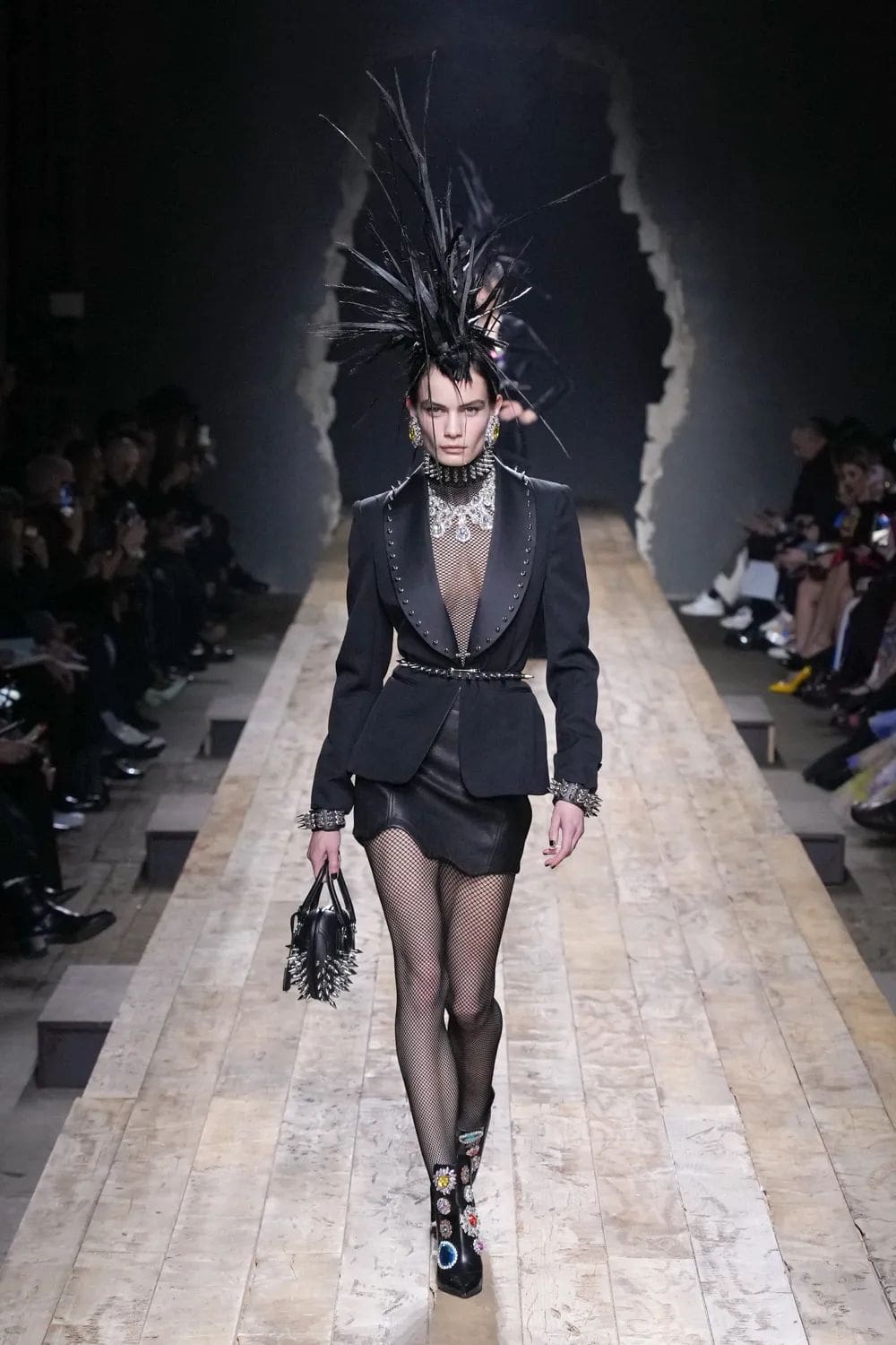 Moschino Outono Inverno 2023 2024 Milão Runway Revista 31