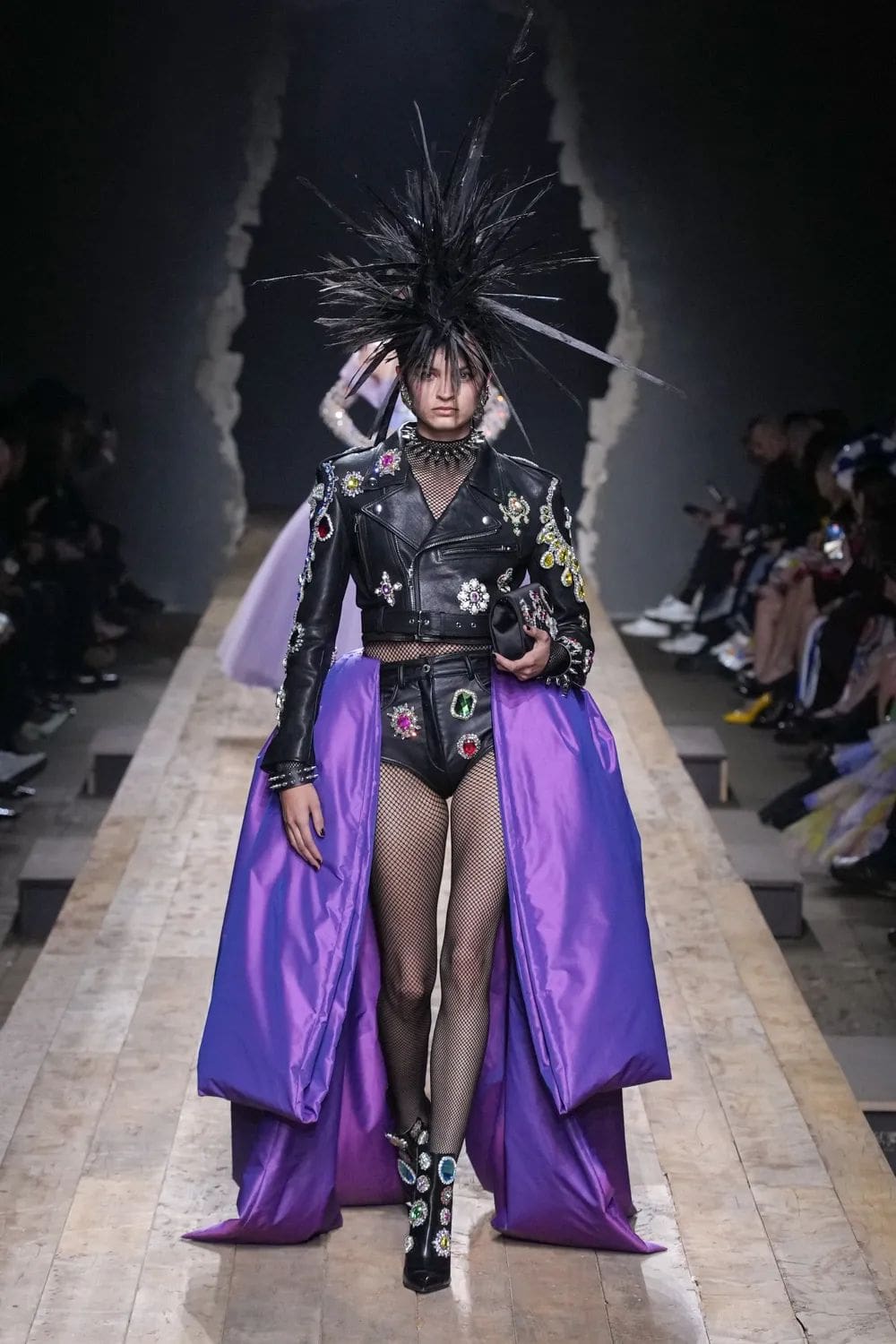 Moschino Outono Inverno 2023 2024 Milão Runway Revista 35