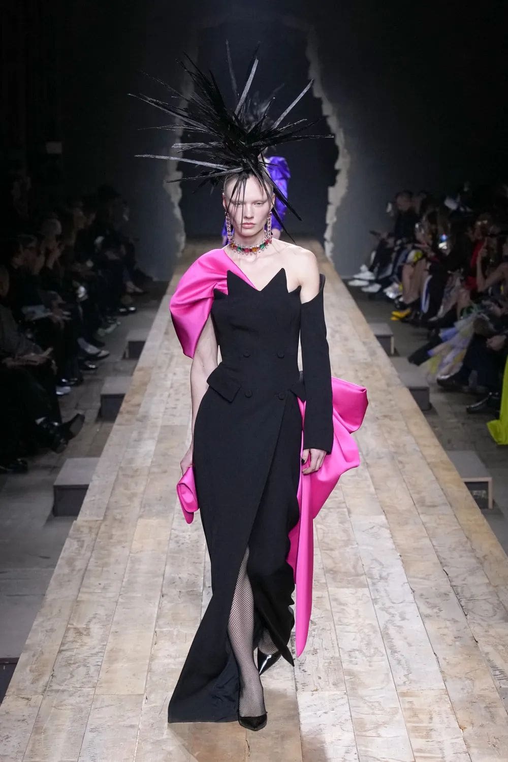 Moschino Outono Inverno 2023 2024 Milão Runway Revista 38