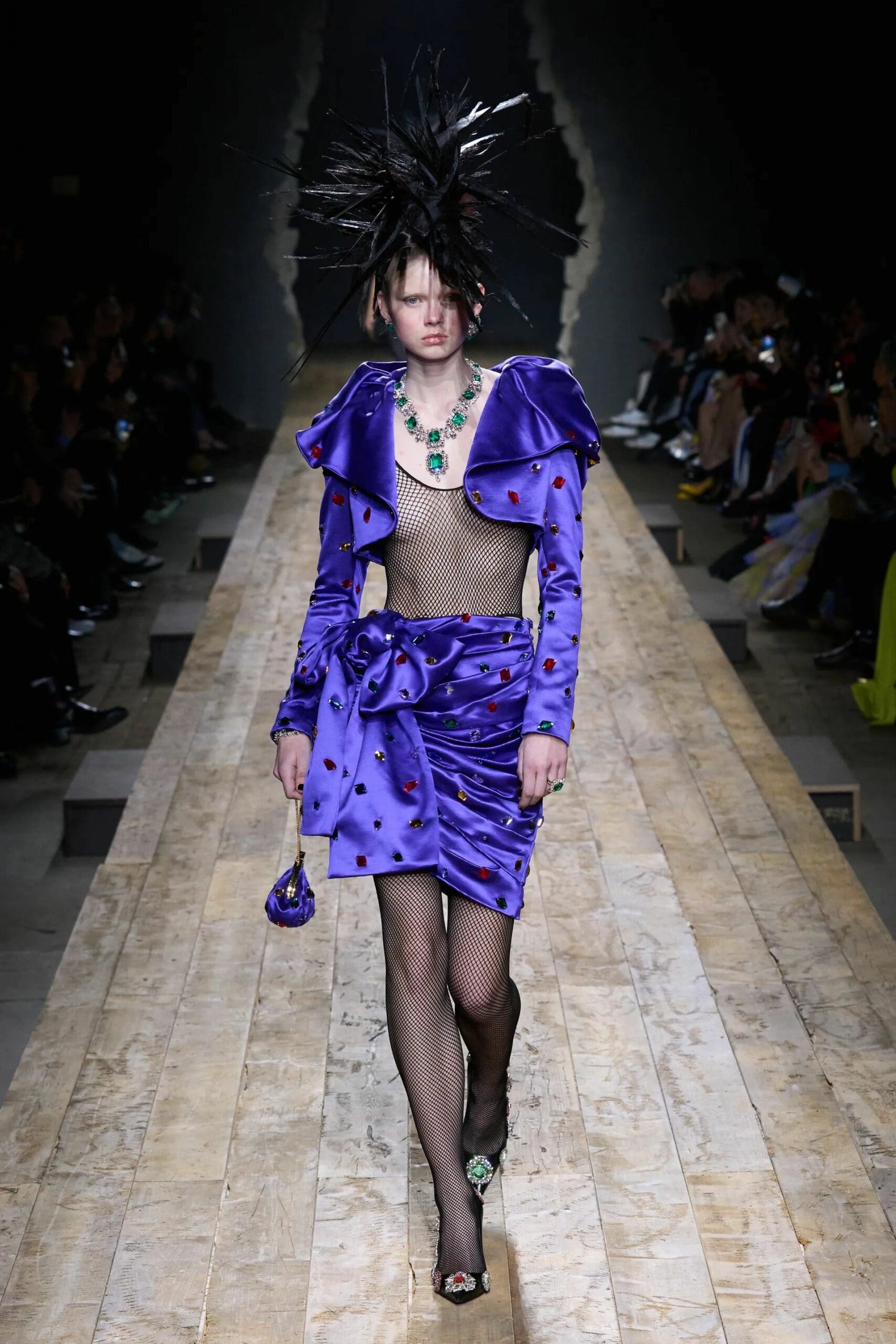 Moschino Outono Inverno 2023 2024 Milão Runway Revista 39