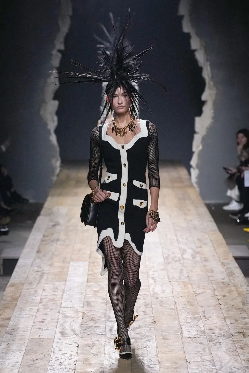 Moschino Outono Inverno 2023 2024 Milão Runway Revista 4