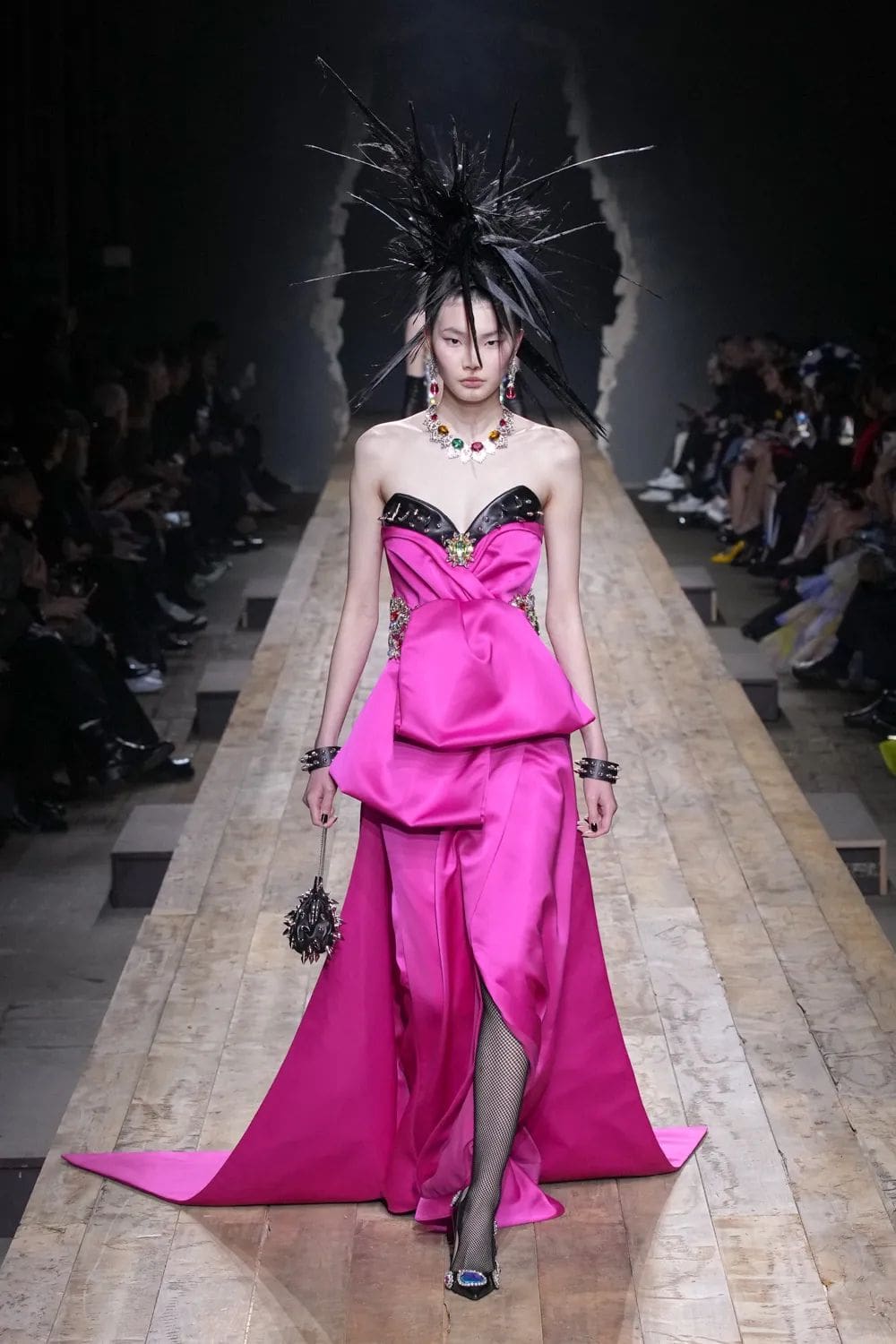Moschino Outono Inverno 2023 2024 Milão Runway Revista 44