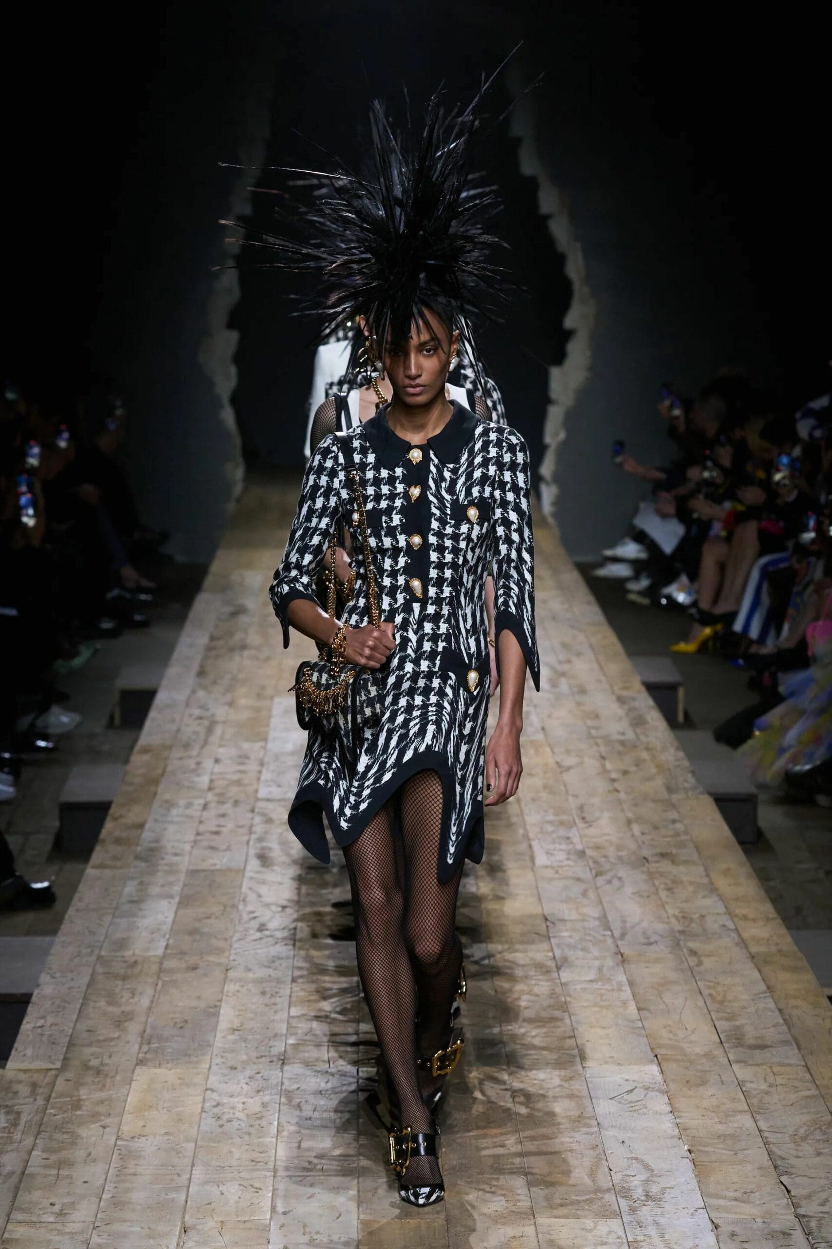 Moschino Outono Inverno 2023 2024 Milão Runway Revista 51