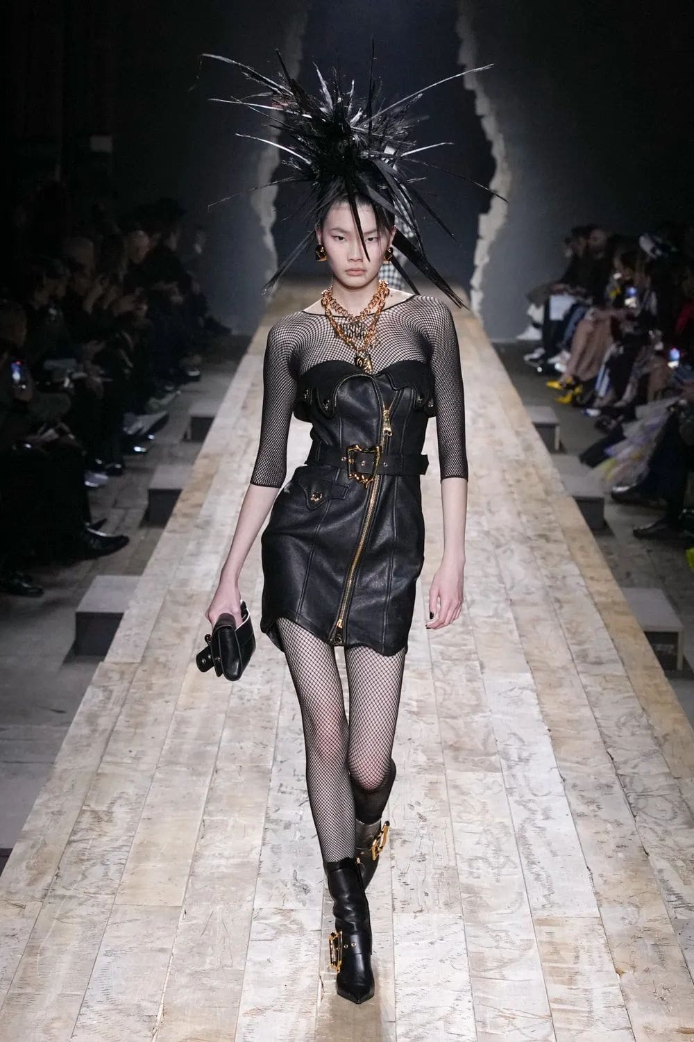 Moschino Outono Inverno 2023 2024 Milão Runway Revista 8