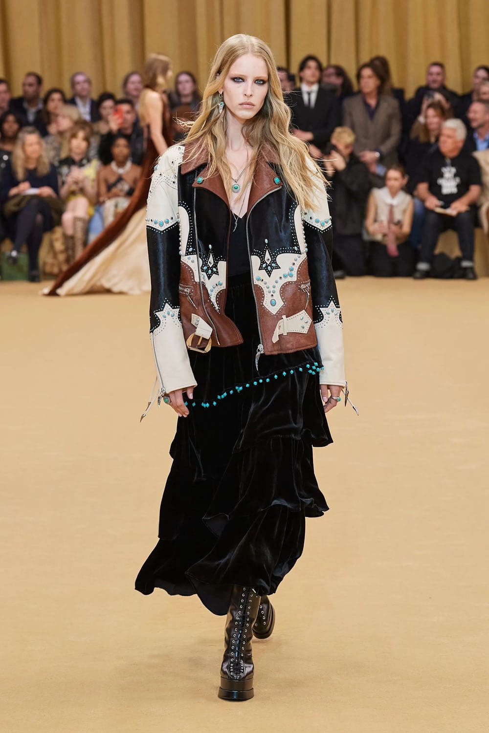 Roberto Cavalli Outono Inverno 2023 2024 Milão Runway Revista 33