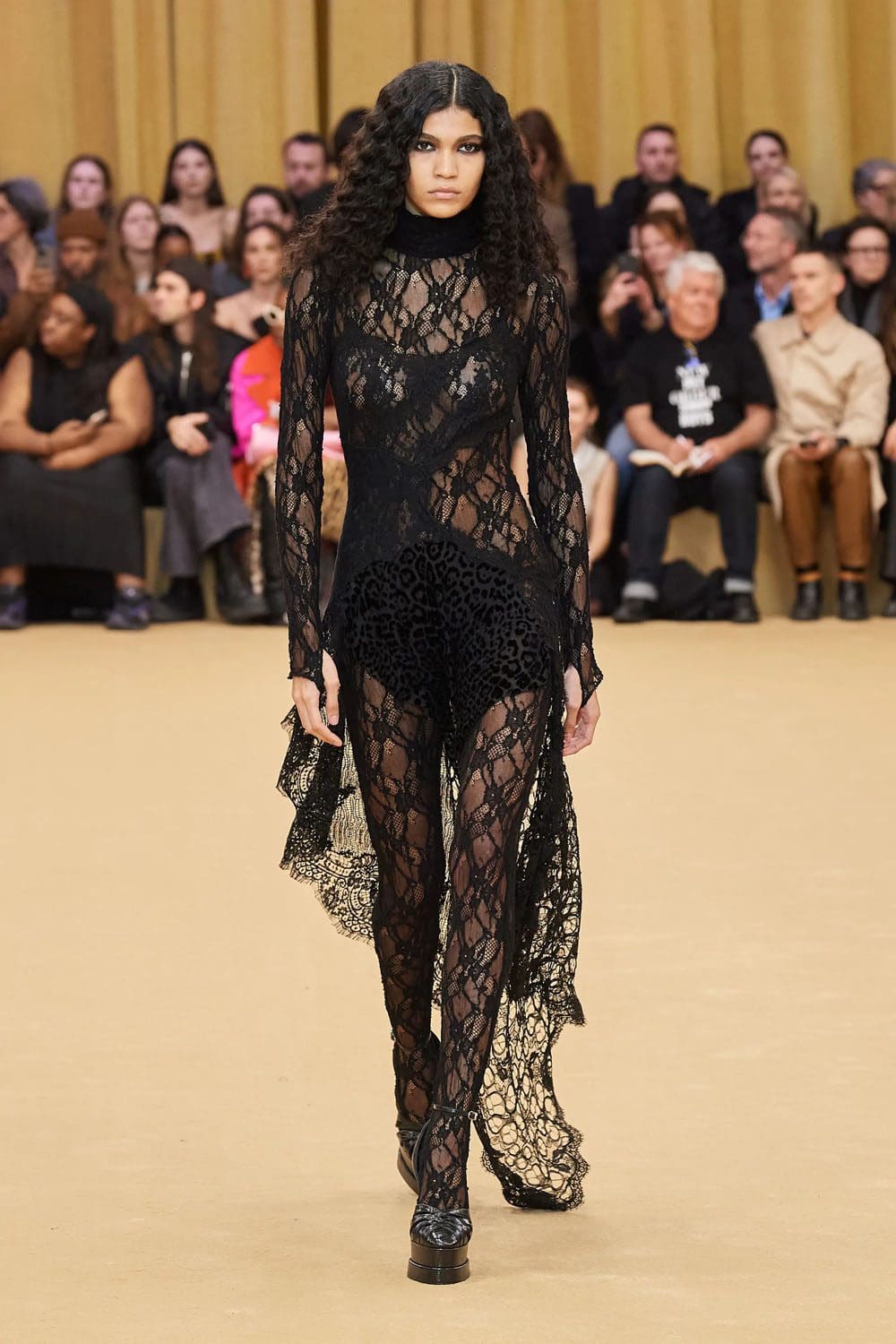 Roberto Cavalli Outono Inverno 2023 2024 Milão Runway Revista 40