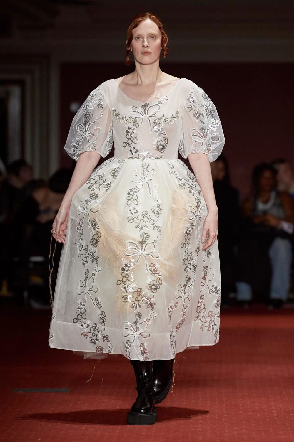 Simone Rocha Fall Winter 2023 2024 Лондон Runway Журнал 27