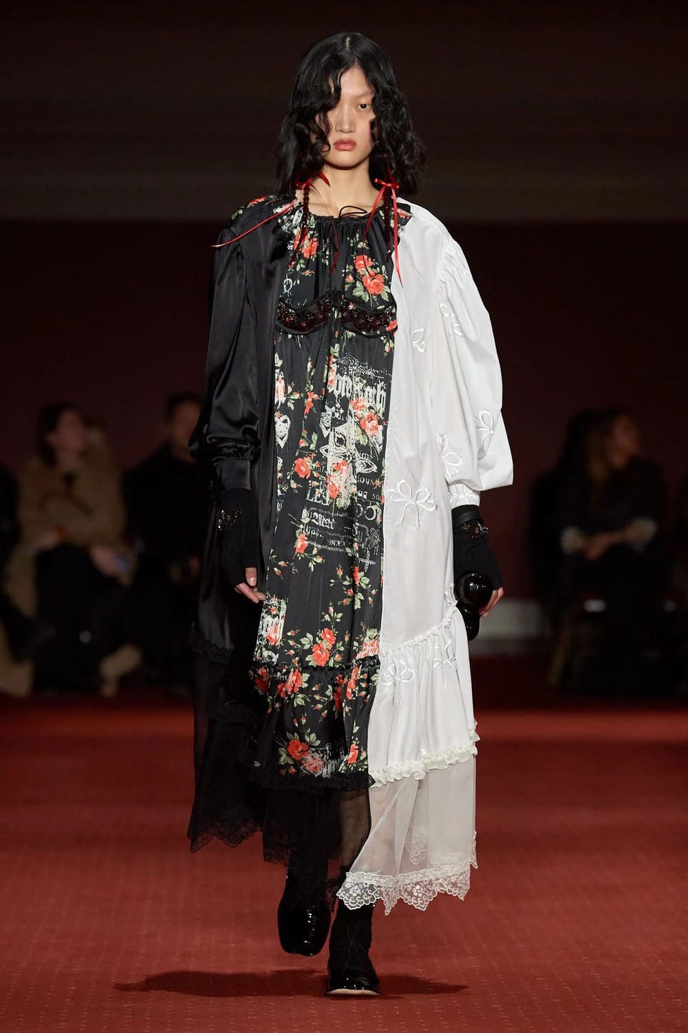 Simone Rocha Fall Winter 2023 2024 Лондон Runway Журнал 43