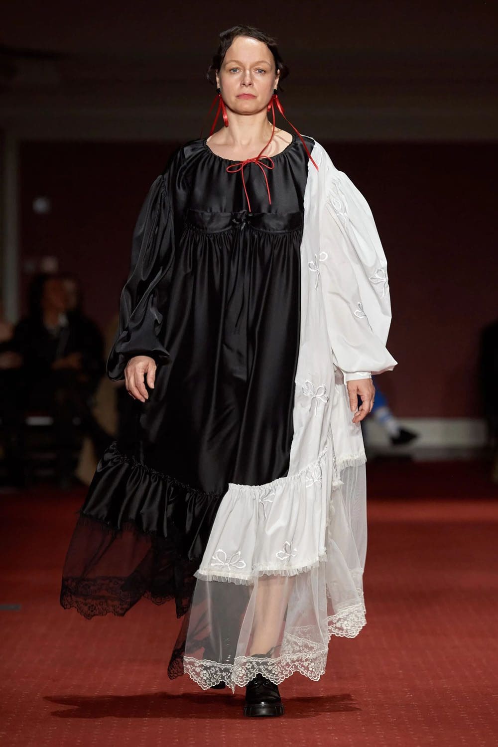 Simone Rocha Fall Winter 2023 2024 Лондон Runway Журнал 47