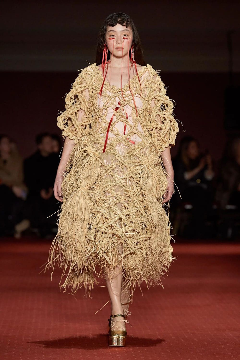 Simone Rocha Fall Winter 2023 2024 Лондон Runway Журнал 50