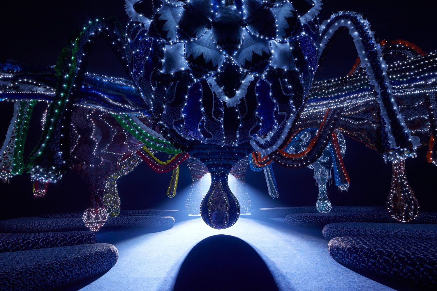 Joana Vasconcelos 为 Dior 2023 2024 秋冬系列设计的 VALKYRIE MISS DIOR Runway 16杂志