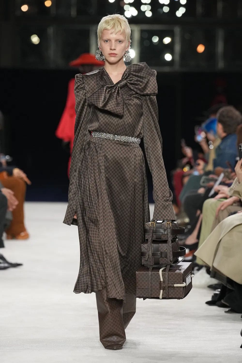 Balmain 秋冬 2023 2024 巴黎 Runway 24杂志