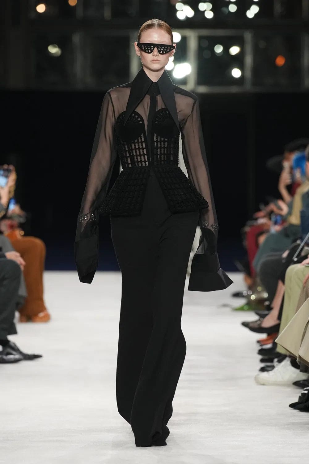 Balmain 秋冬 2023 2024 巴黎 Runway 42杂志