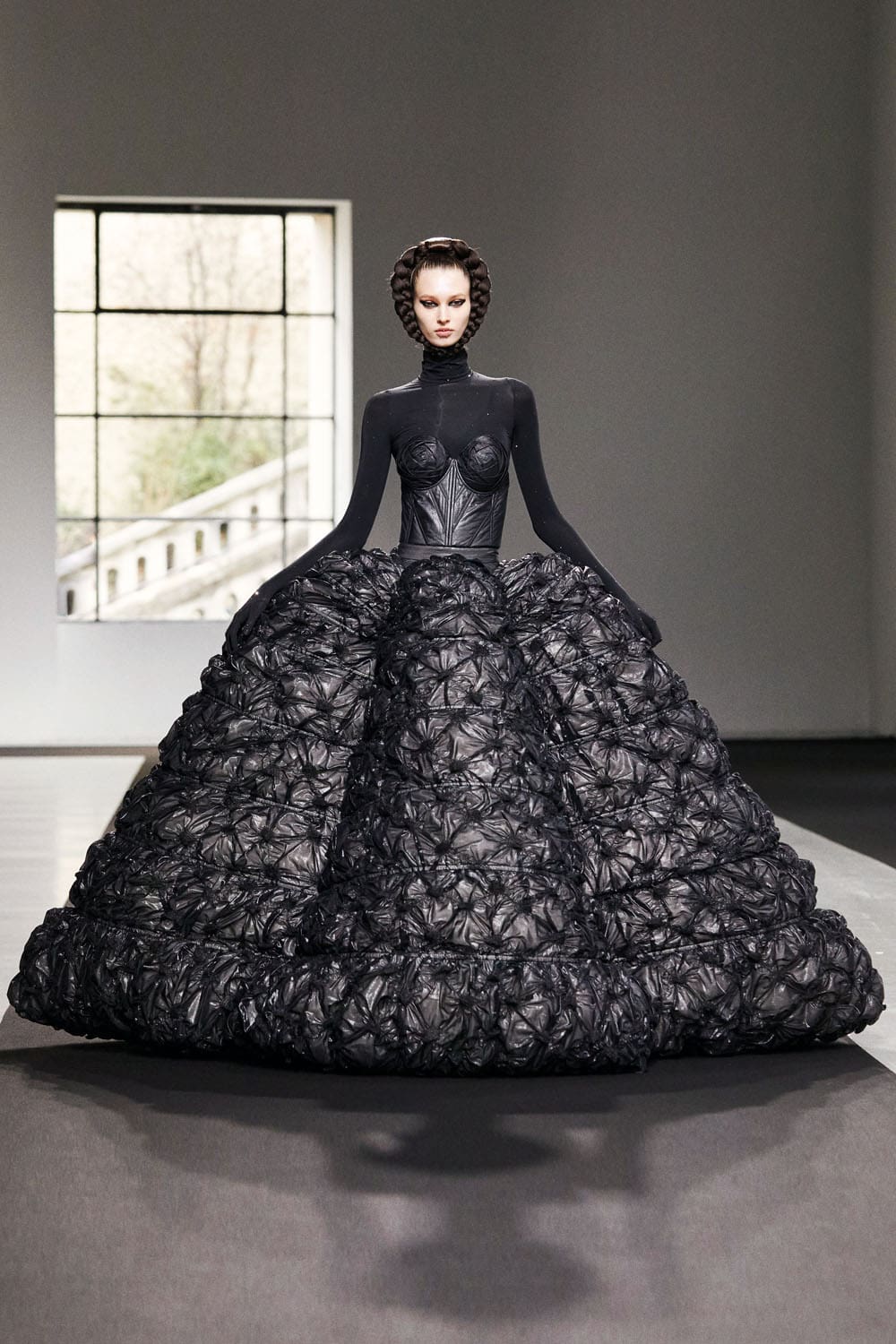Chenpeng Automne Hiver 2023 2024 Paris Runway Magazine 1