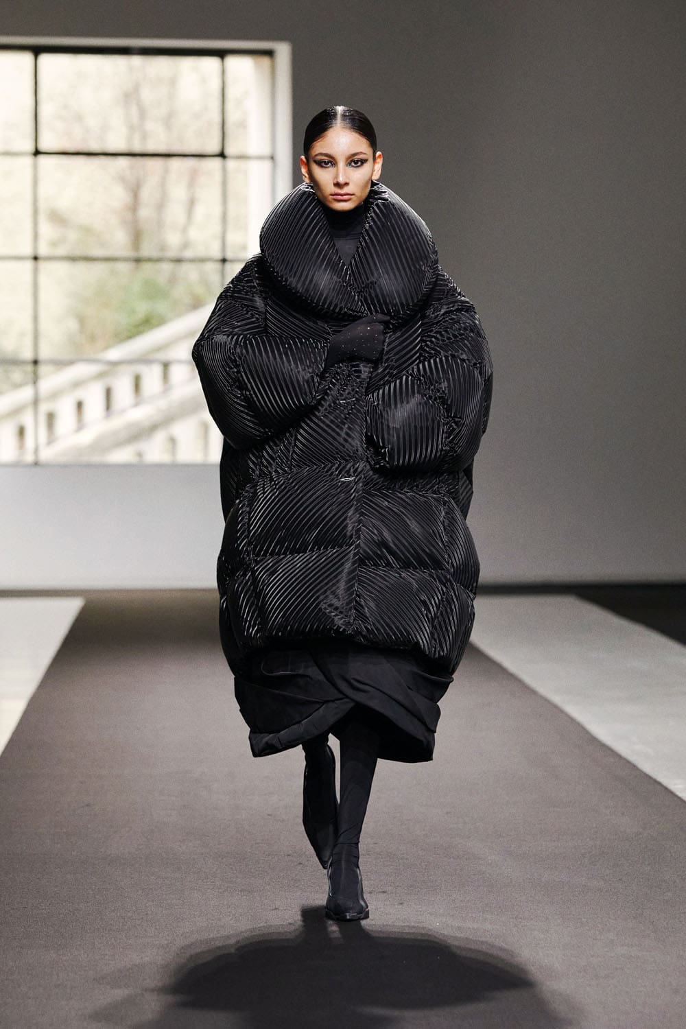Chenpeng Automne Hiver 2023 2024 Paris Runway Magazine 19