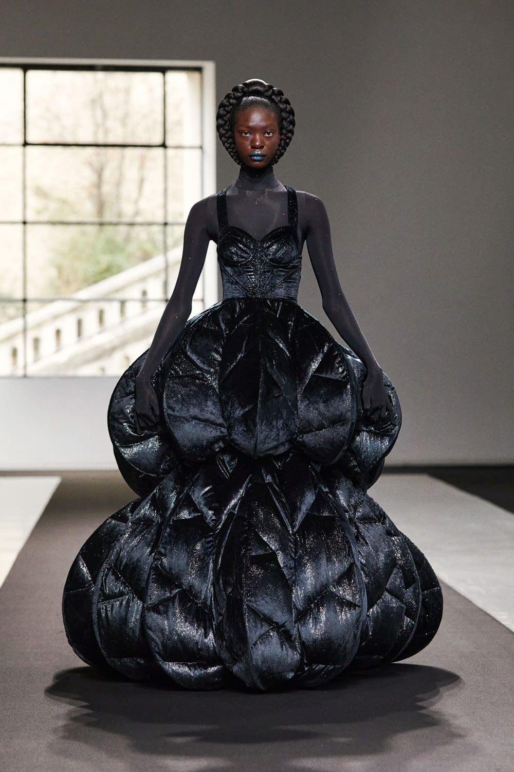 Chenpeng Automne Hiver 2023 2024 Paris Runway Magazine 3