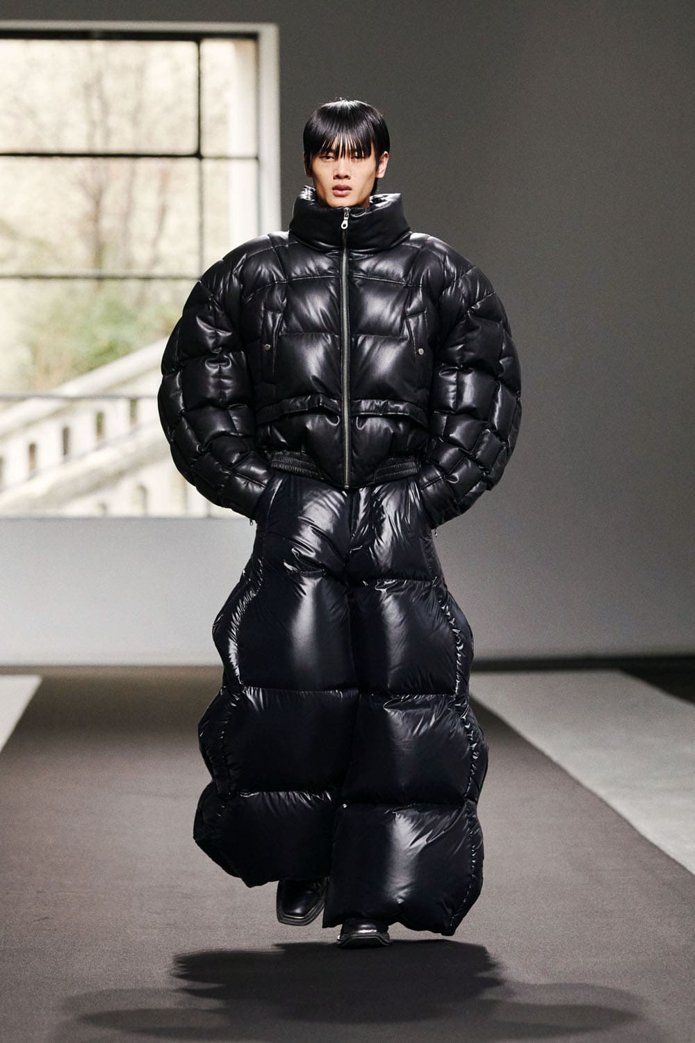 Chenpeng Automne Hiver 2023 2024 Paris Runway Magazine 9