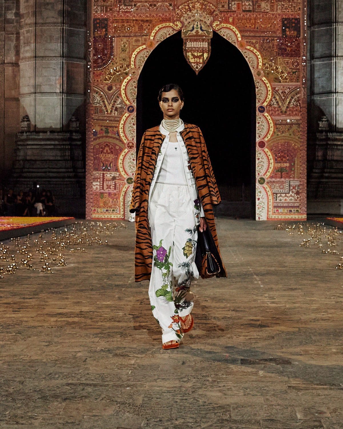 Dior Autunno 2023 Mumbai India Runway 48 Magazine