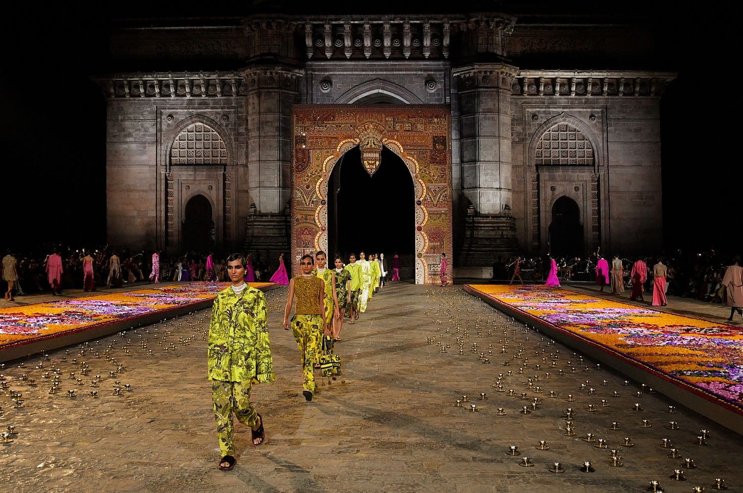 Dior Fall 2023 Mumbai India, primo sguardo Runway 8 Magazine