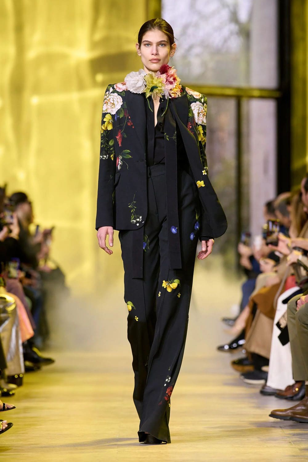 Elie Saab Outono Inverno 2023 2024 Paris Runway Revista 1
