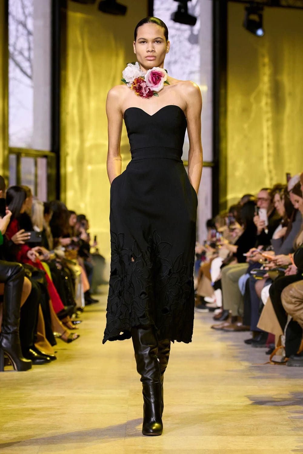 Elie Saab Outono Inverno 2023 2024 Paris Runway Revista 13