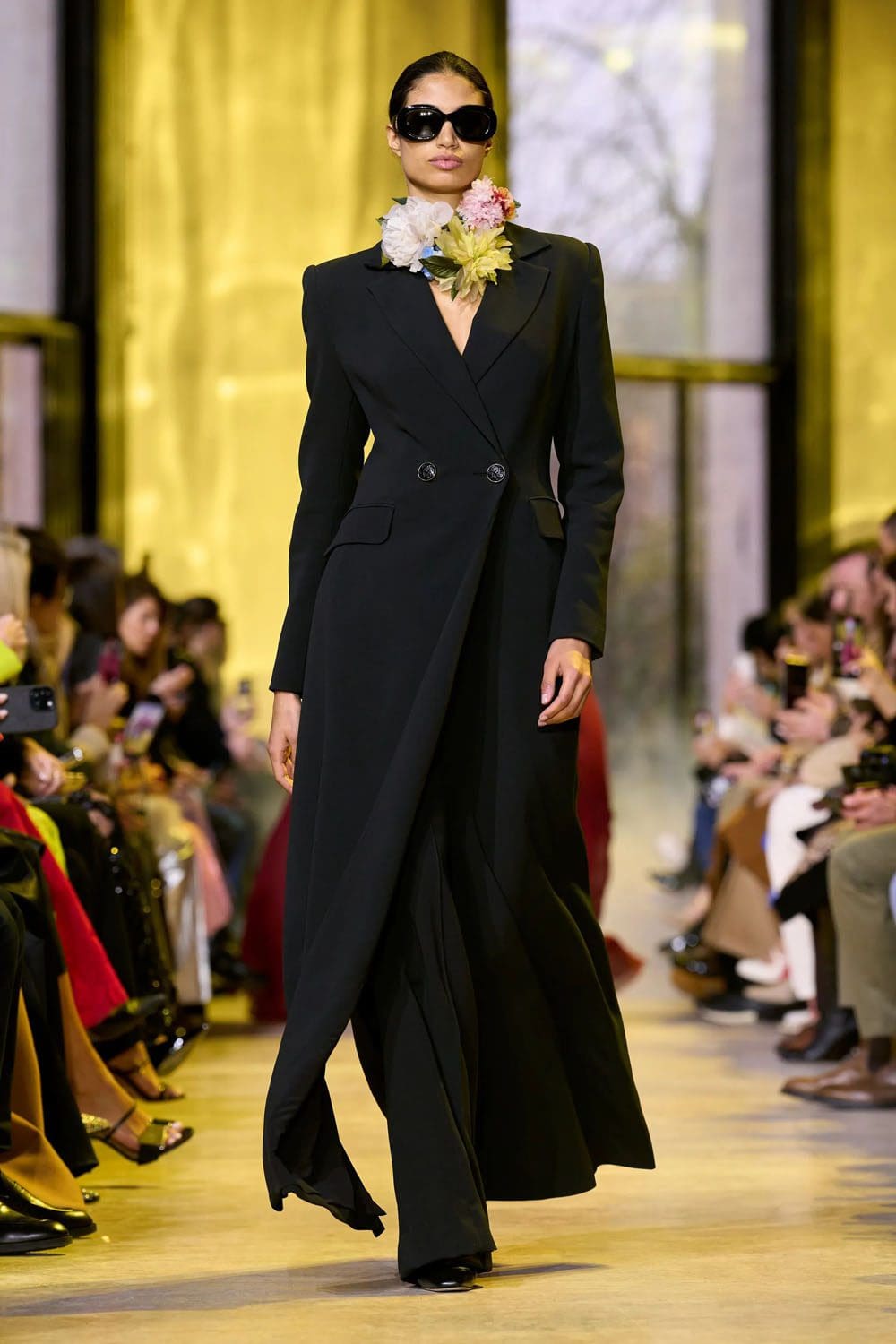 Elie Saab Outono Inverno 2023 2024 Paris Runway Revista 15