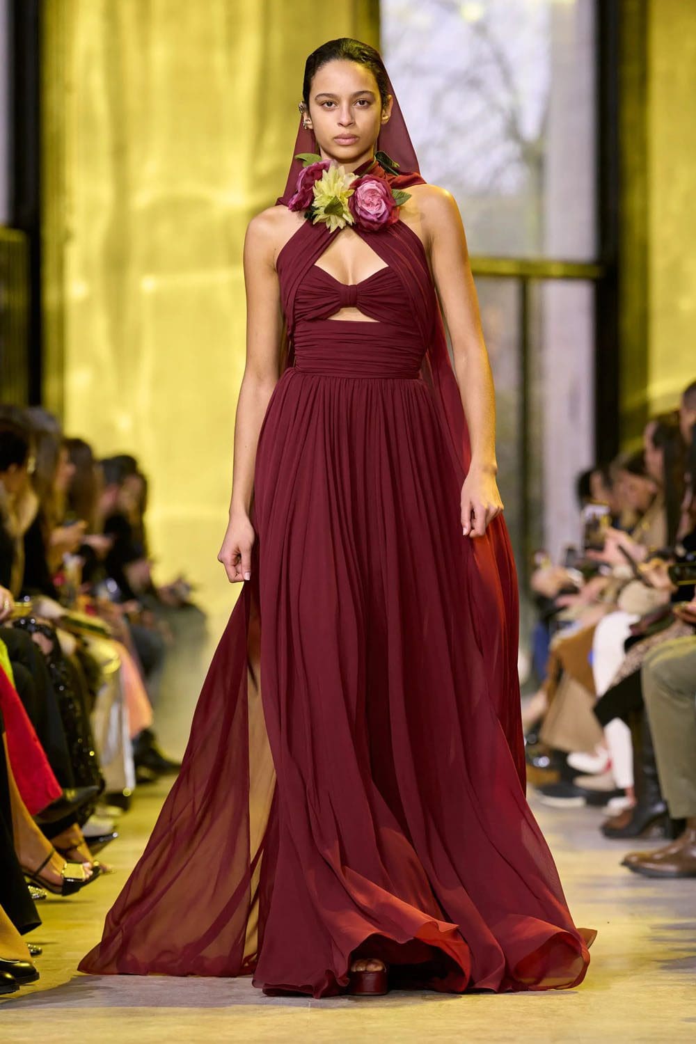 Elie Saab Outono Inverno 2023 2024 Paris Runway Revista 17