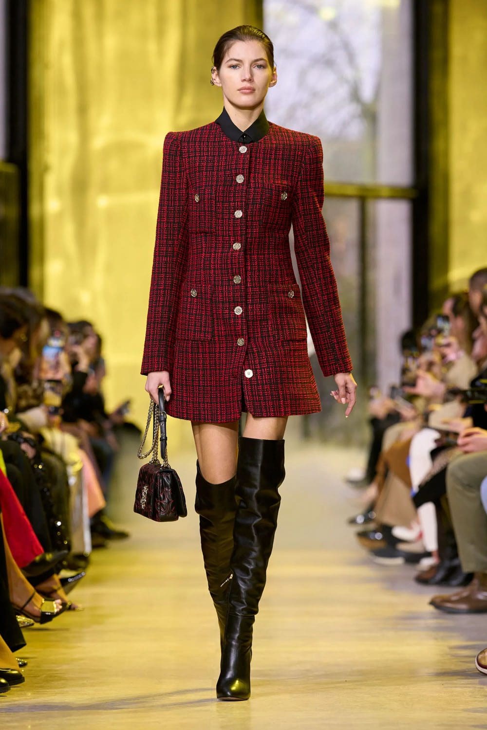 Elie Saab Outono Inverno 2023 2024 Paris Runway Revista 19