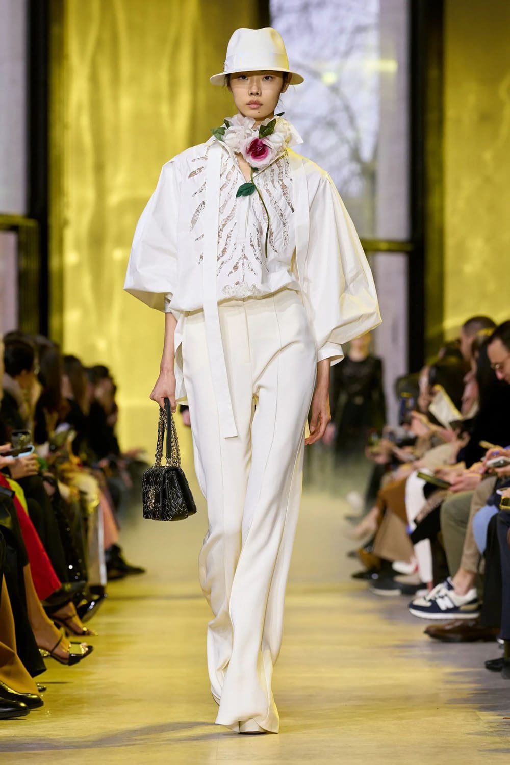 Elie Saab Outono Inverno 2023 2024 Paris Runway Revista 23