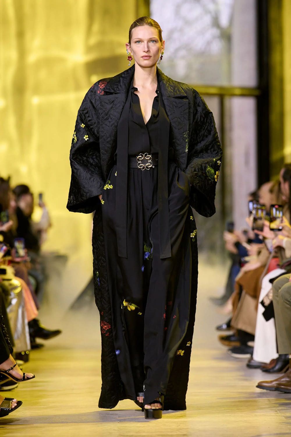 Elie Saab Outono Inverno 2023 2024 Paris Runway Revista 3