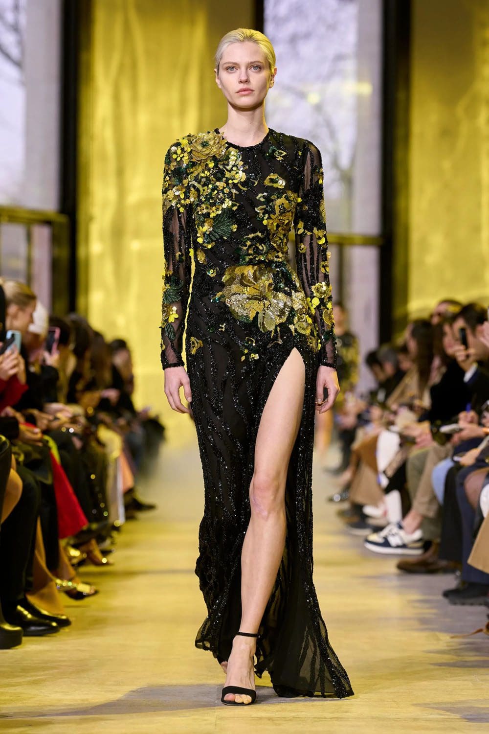 Elie Saab Outono Inverno 2023 2024 Paris Runway Revista 34