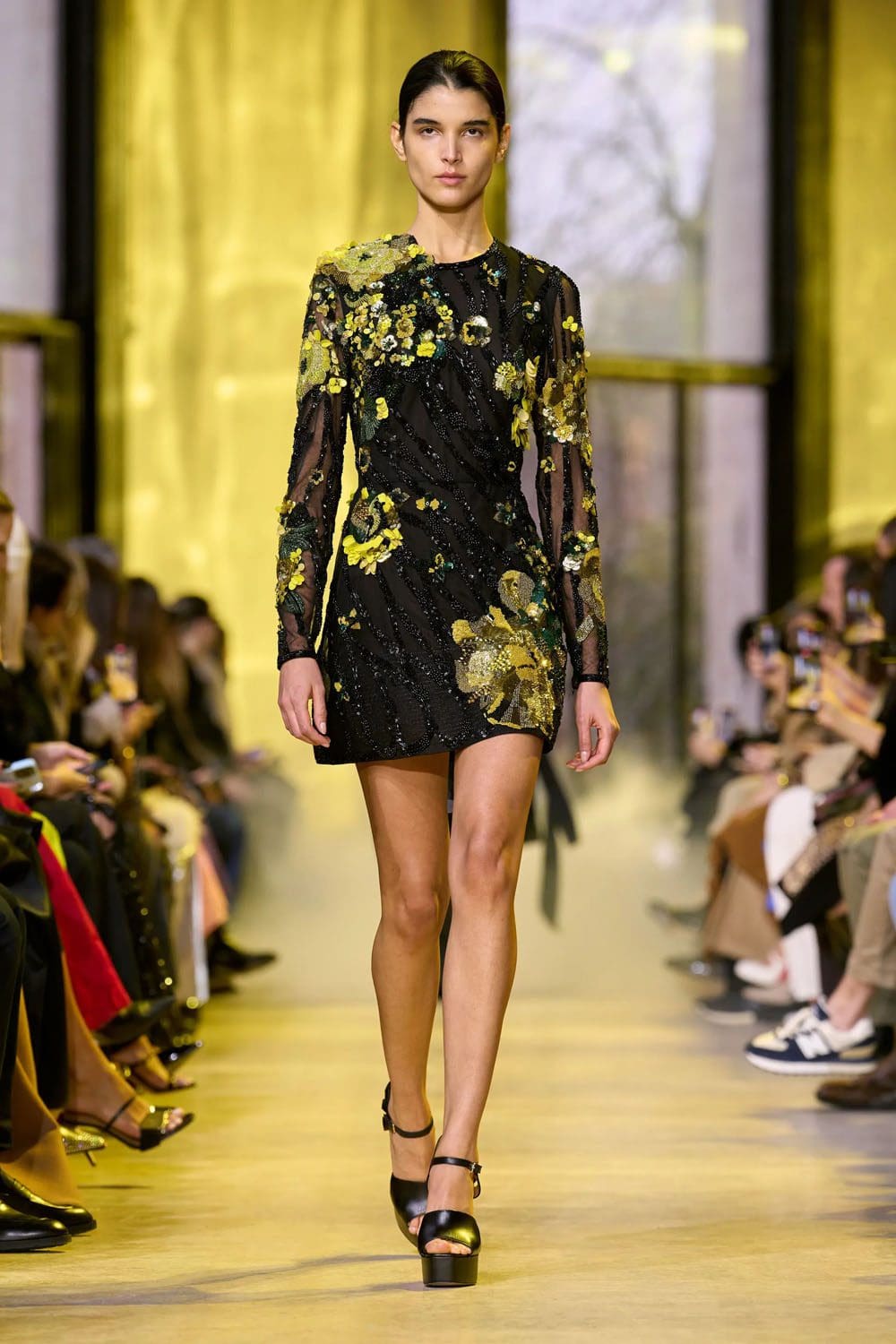 Elie Saab Outono Inverno 2023 2024 Paris Runway Revista 36