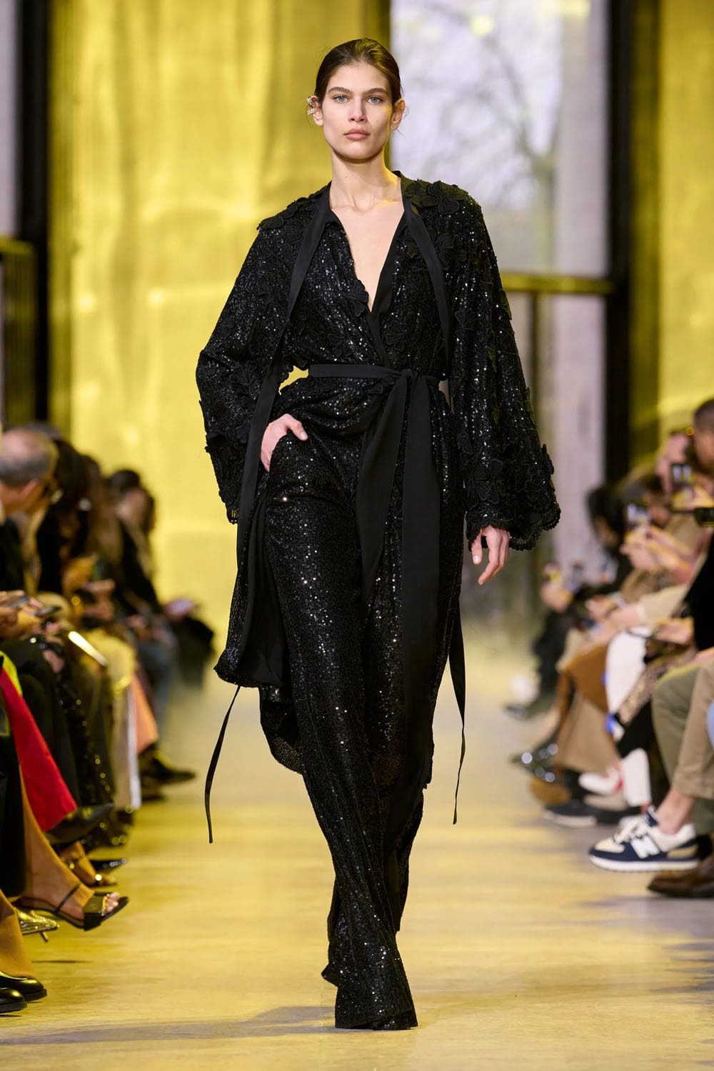 Elie Saab Outono Inverno 2023 2024 Paris Runway Revista 37