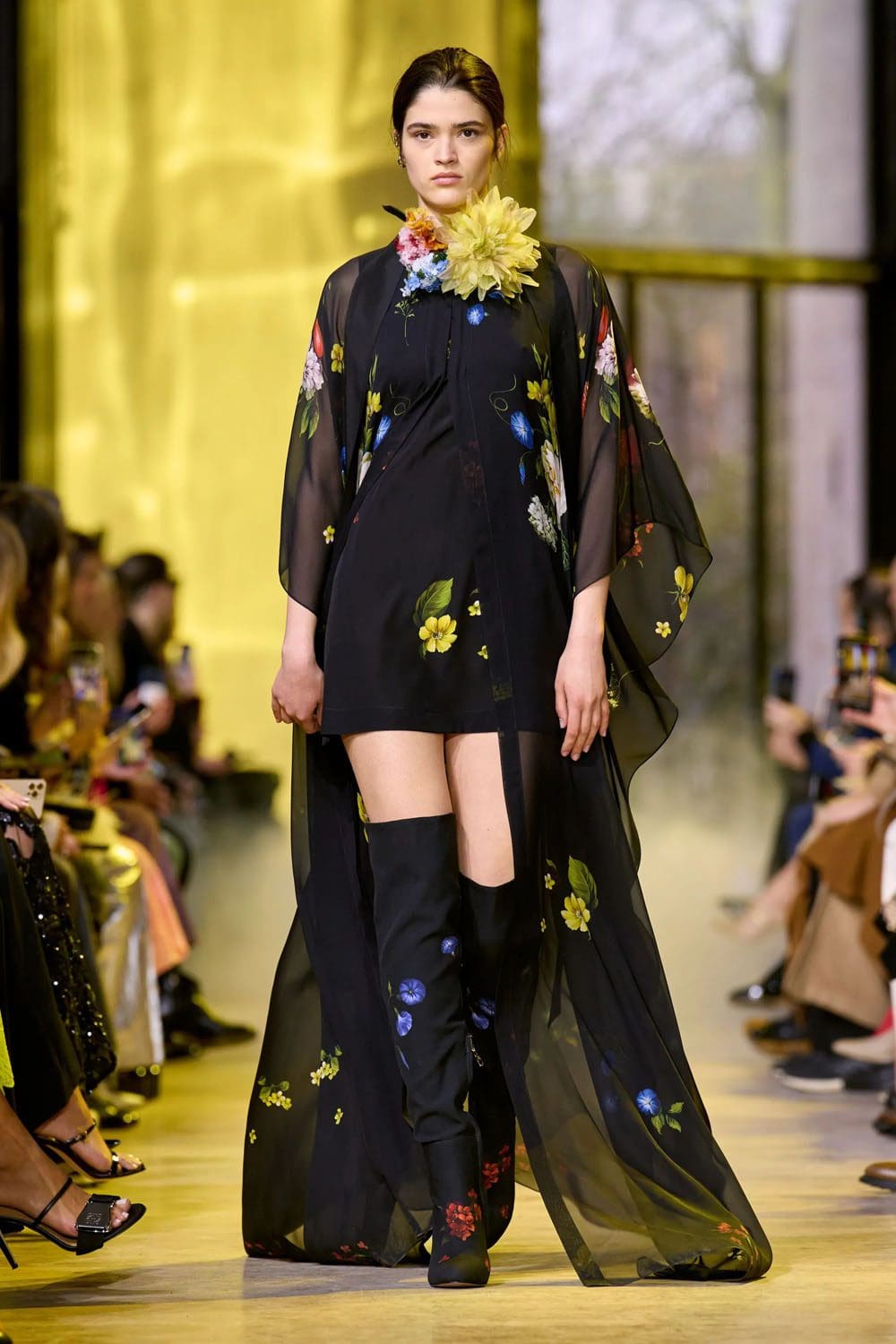 Elie Saab Outono Inverno 2023 2024 Paris Runway Revista 4