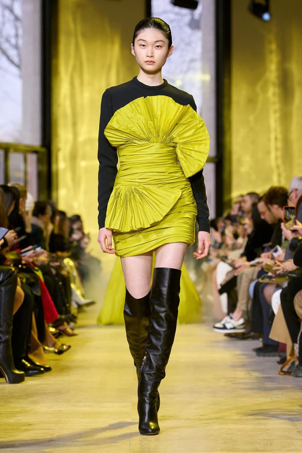 Elie Saab Outono Inverno 2023 2024 Paris Runway Revista 43