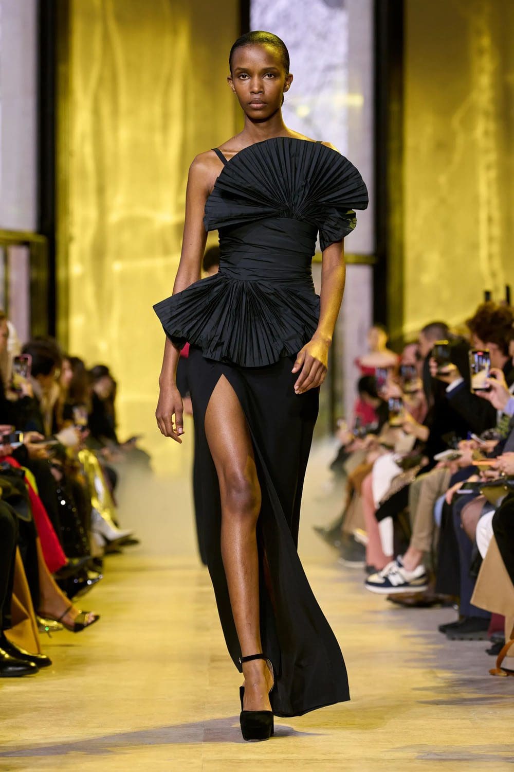 Elie Saab Outono Inverno 2023 2024 Paris Runway Revista 46