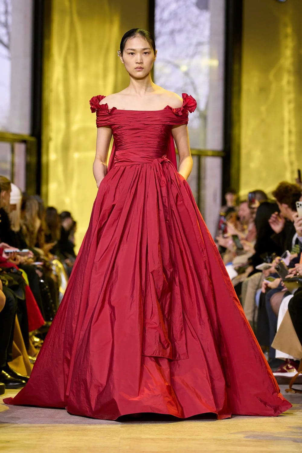 Elie Saab Outono Inverno 2023 2024 Paris Runway Revista 48