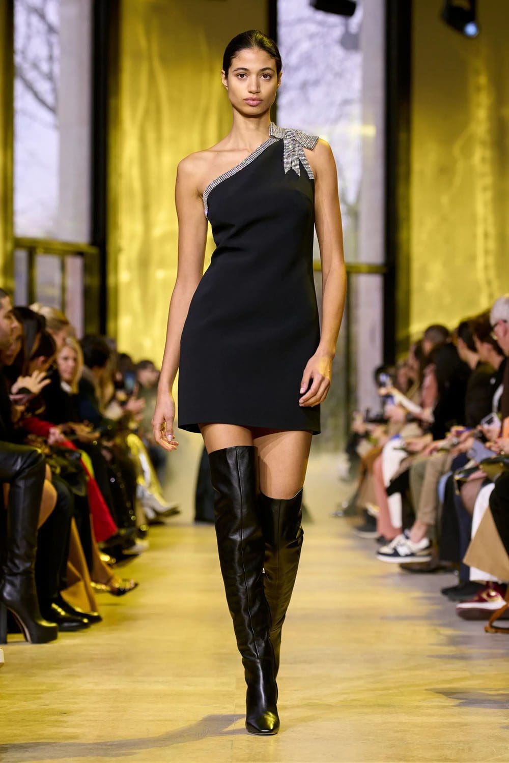 Elie Saab Outono Inverno 2023 2024 Paris Runway Revista 51