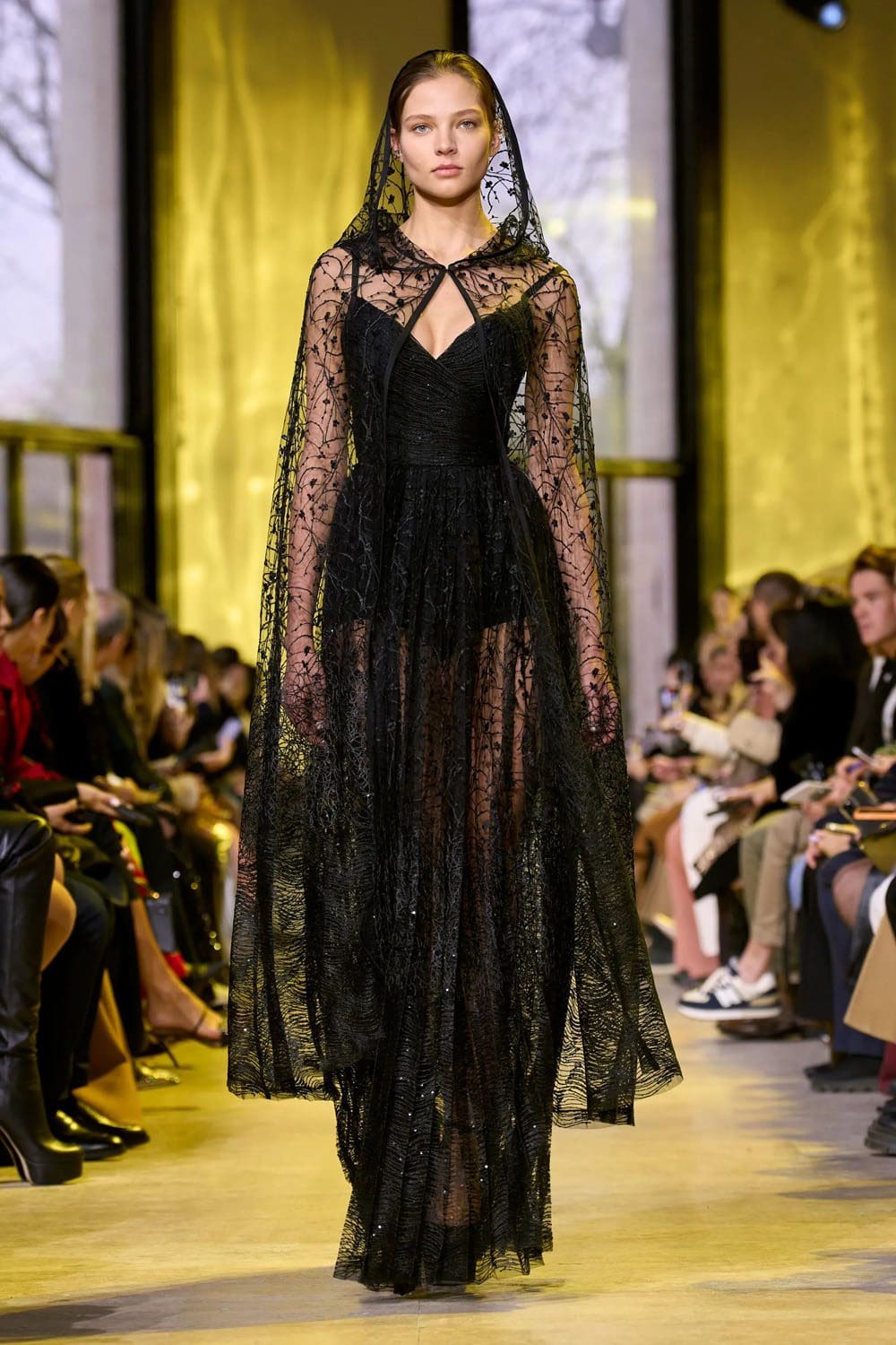Elie Saab Outono Inverno 2023 2024 Paris Runway Revista 58