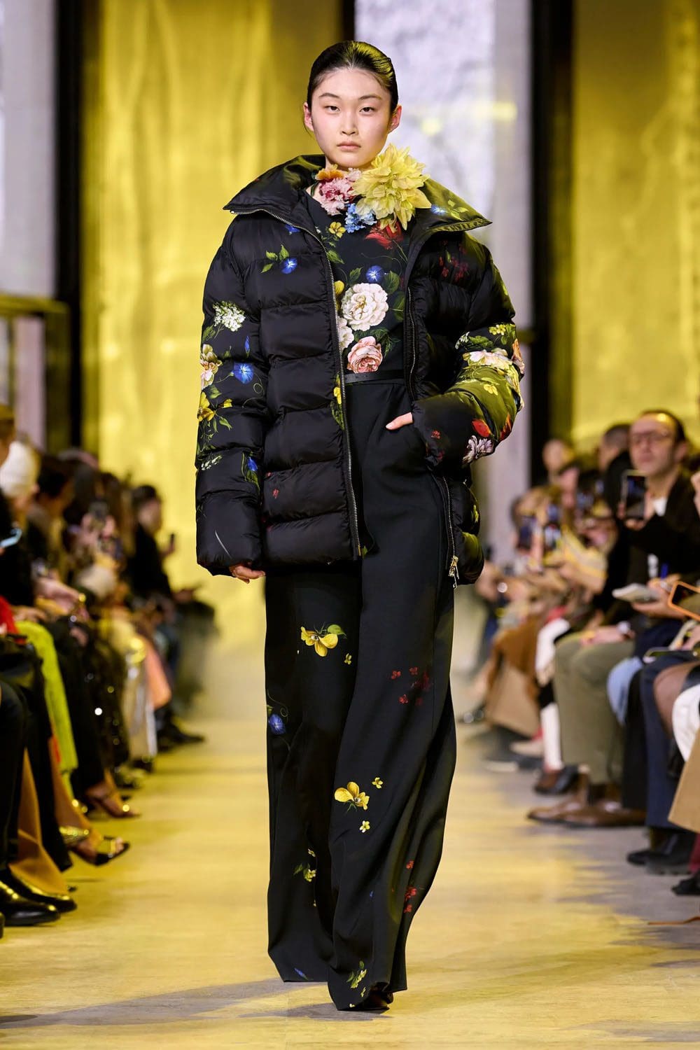 Elie Saab Outono Inverno 2023 2024 Paris Runway Revista 6