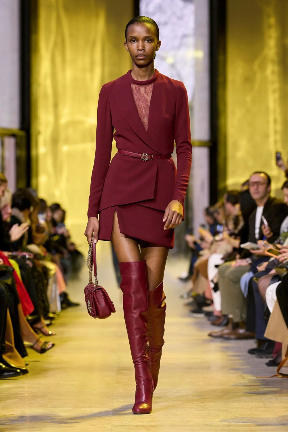 Elie Saab Outono Inverno 2023 2024 Paris Runway Revista 9