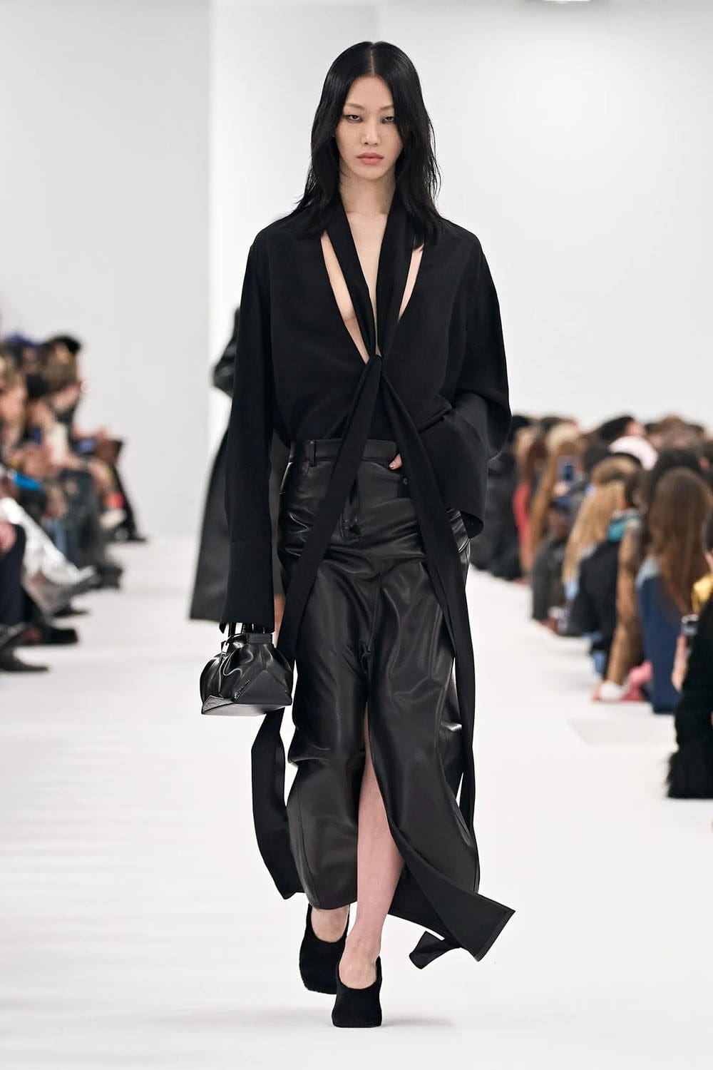 ジバンシィ 秋冬 2023 2024 パリ Runway 雑誌13