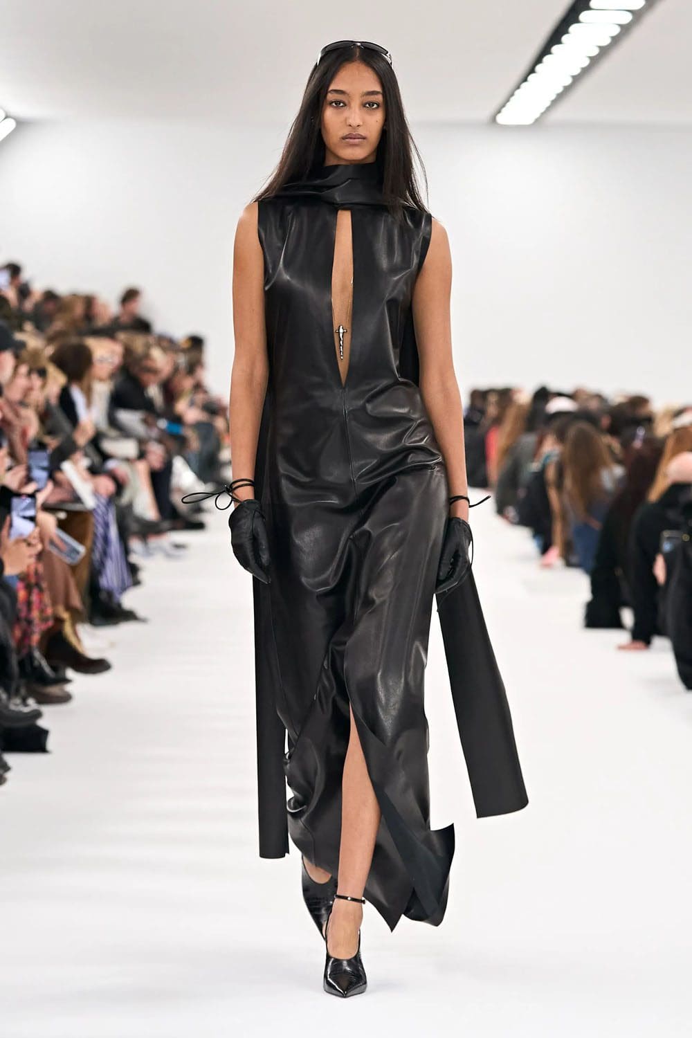 ジバンシィ 秋冬 2023 2024 パリ Runway 雑誌16