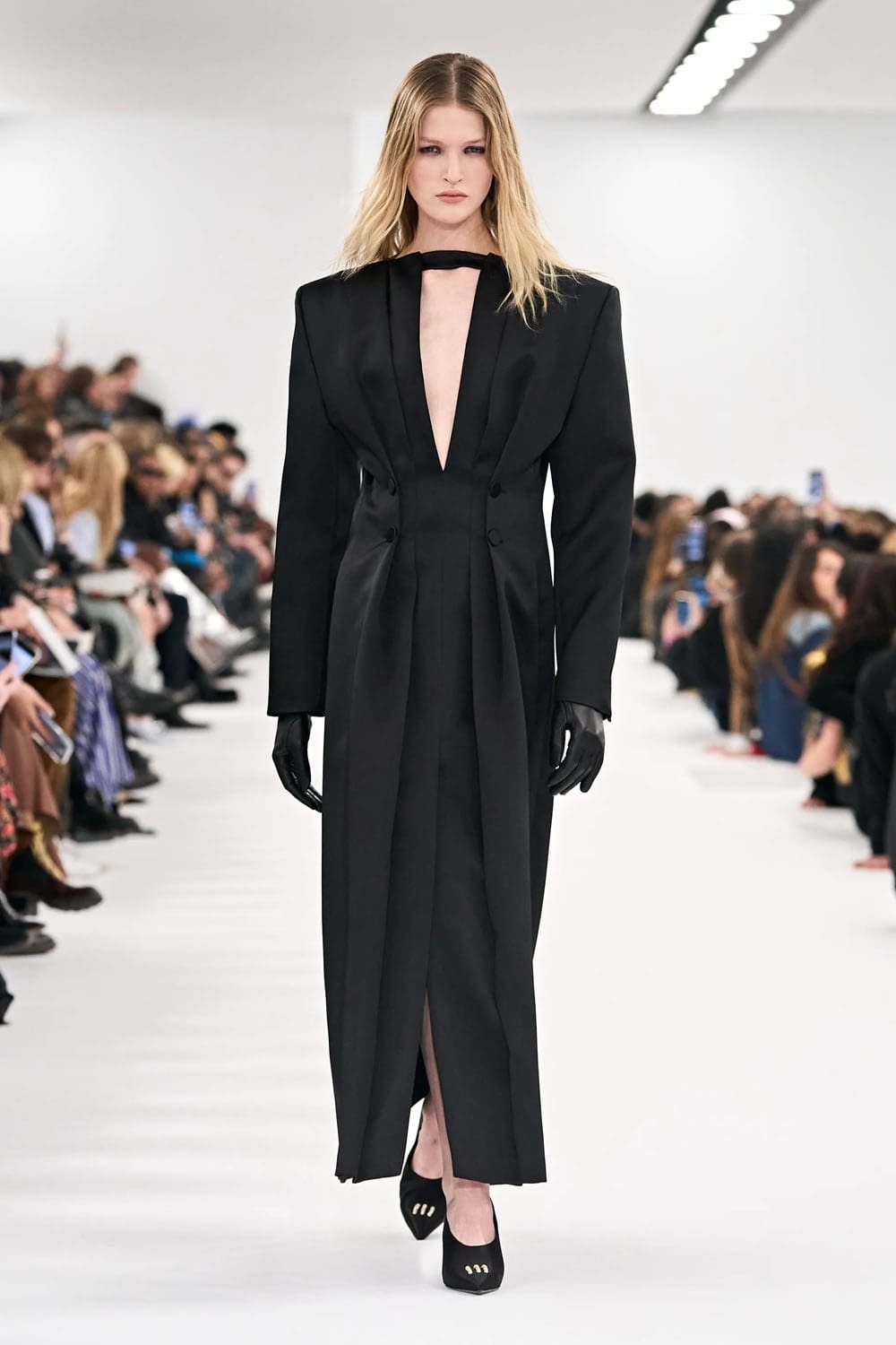 ジバンシィ 秋冬 2023 2024 パリ Runway 雑誌2