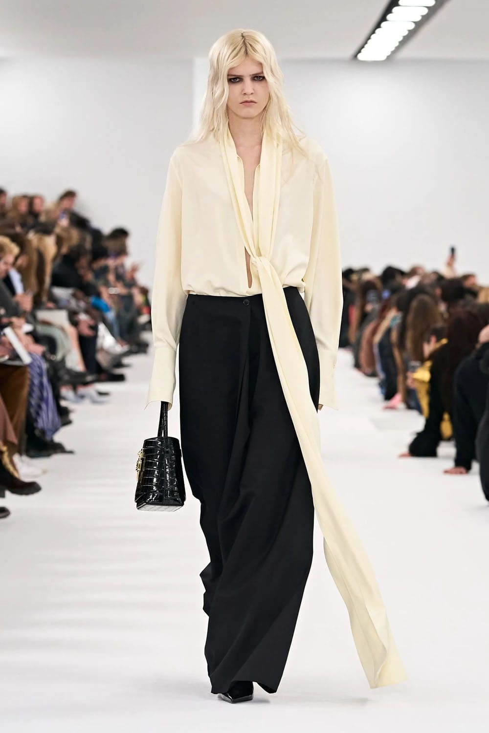 ジバンシィ 秋冬 2023 2024 パリ Runway 雑誌20