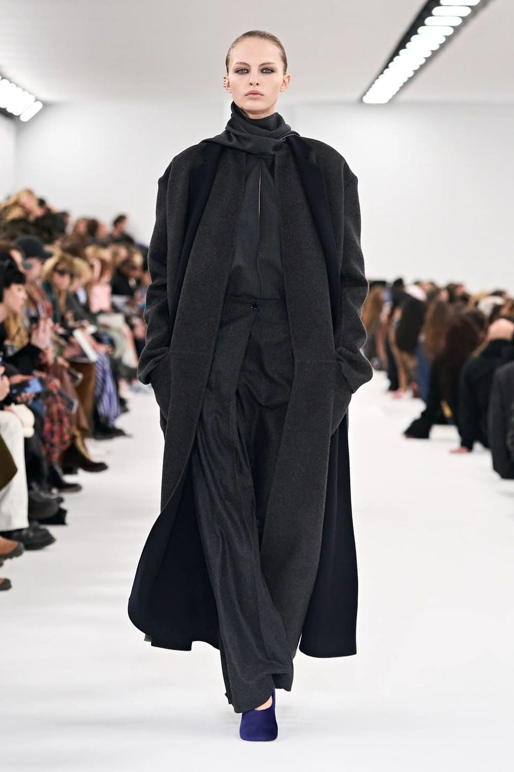 ジバンシィ 秋冬 2023 2024 パリ Runway 雑誌24