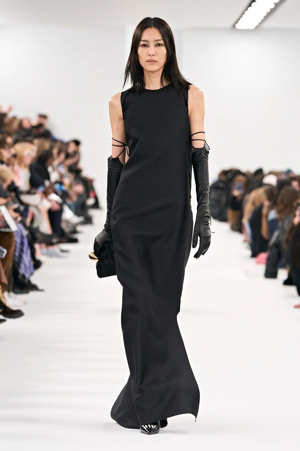 ジバンシィ 秋冬 2023 2024 パリ Runway 雑誌45