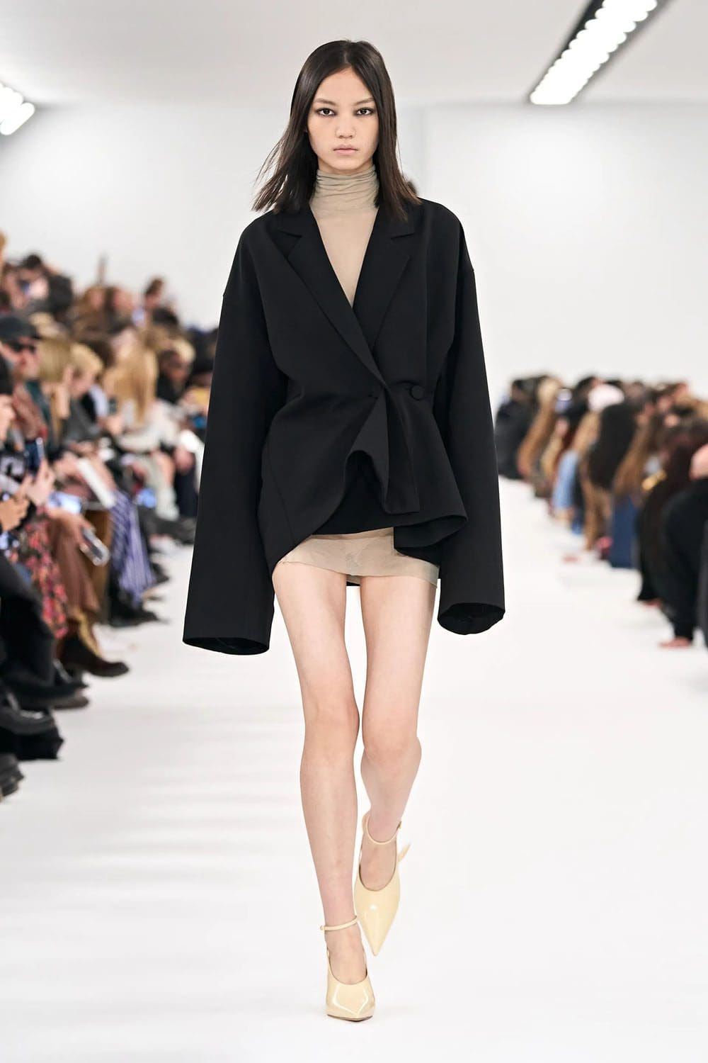 ジバンシィ 秋冬 2023 2024 パリ Runway 雑誌8