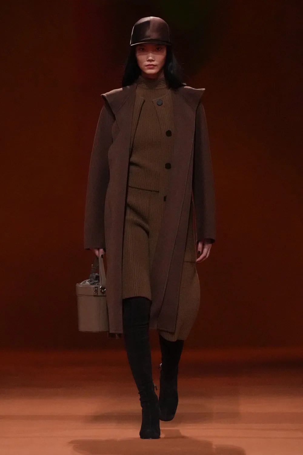 エルメス 秋冬 2023 2024 パリ Runway 雑誌12